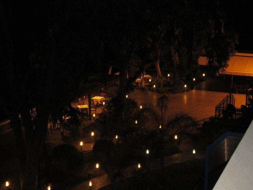 Aquarius Beach Hotel Limassol Extérieur photo